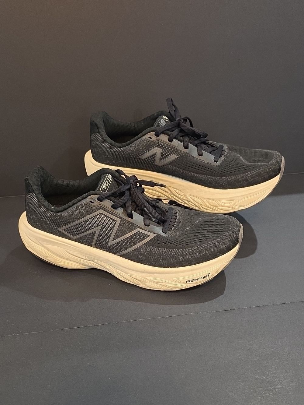 New Balance Fresh Foam 1080 Women's Black and Cream Cushioned Sneakers Size 9